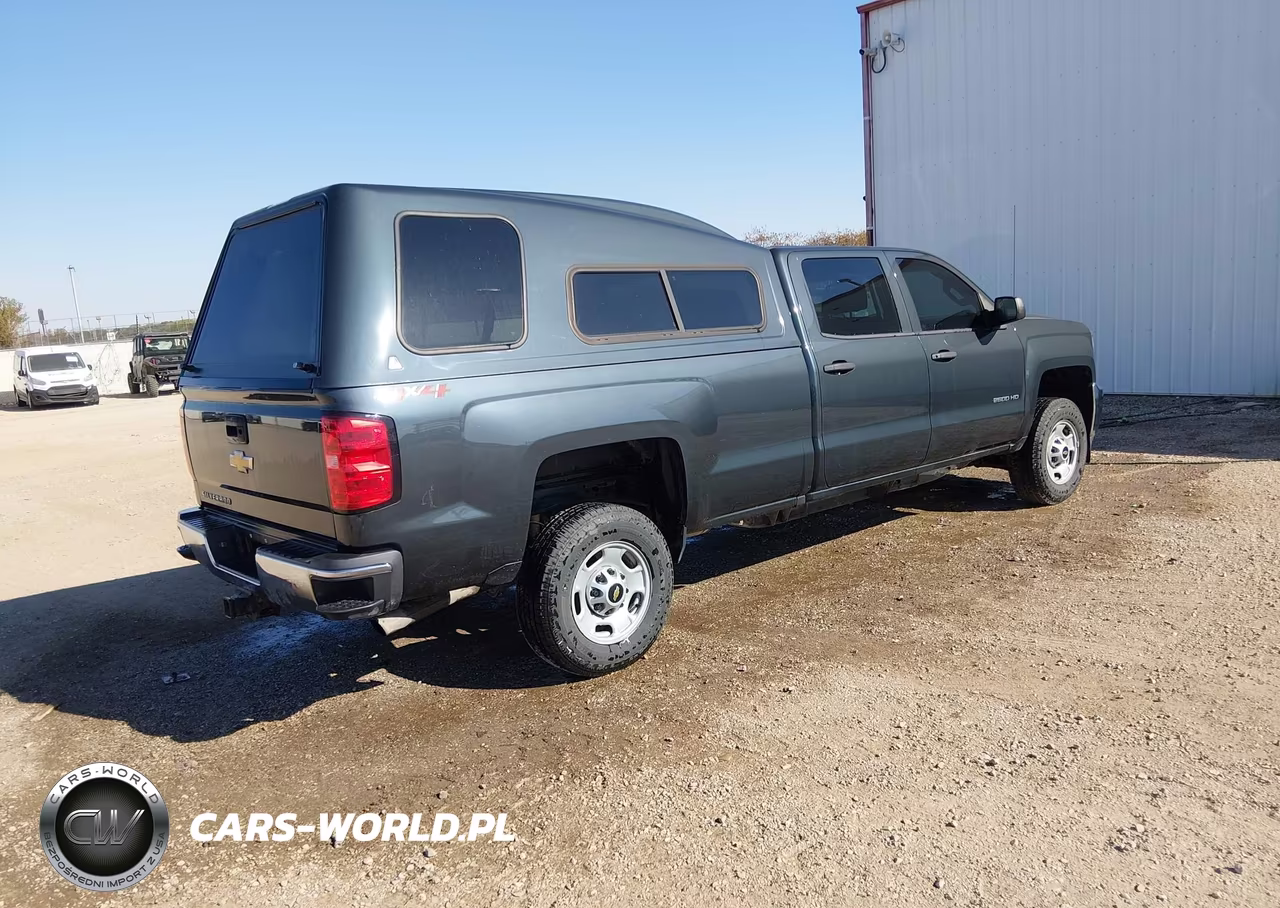 2018 Chevrolet Silverado K2500 Heavy Duty VIN:1GC1KUEG5JF258959 - 4