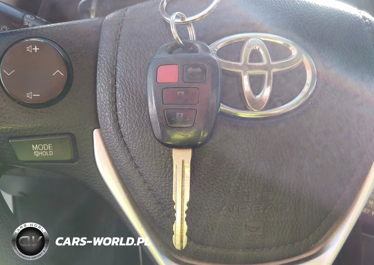 2018 Toyota Corolla Le VIN:5YFBURHE7JP803025 - 11