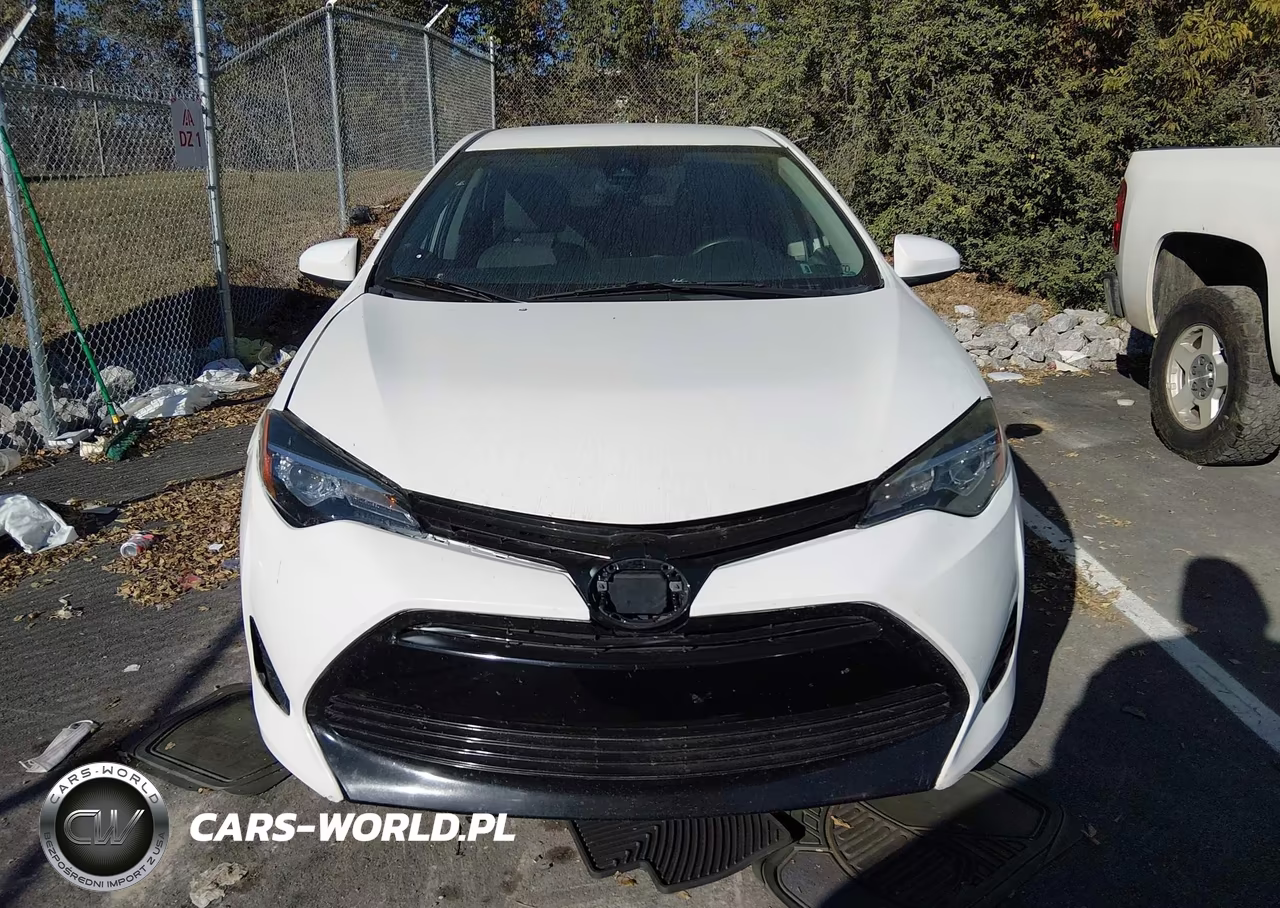 2018 Toyota Corolla Le VIN:5YFBURHE7JP803025 - 12