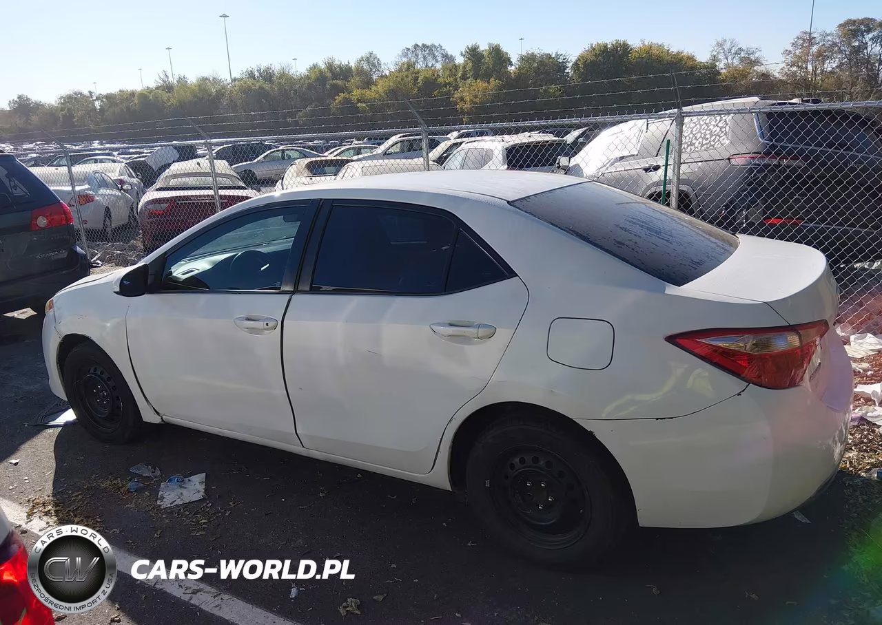 2018 Toyota Corolla Le VIN:5YFBURHE7JP803025 - 14