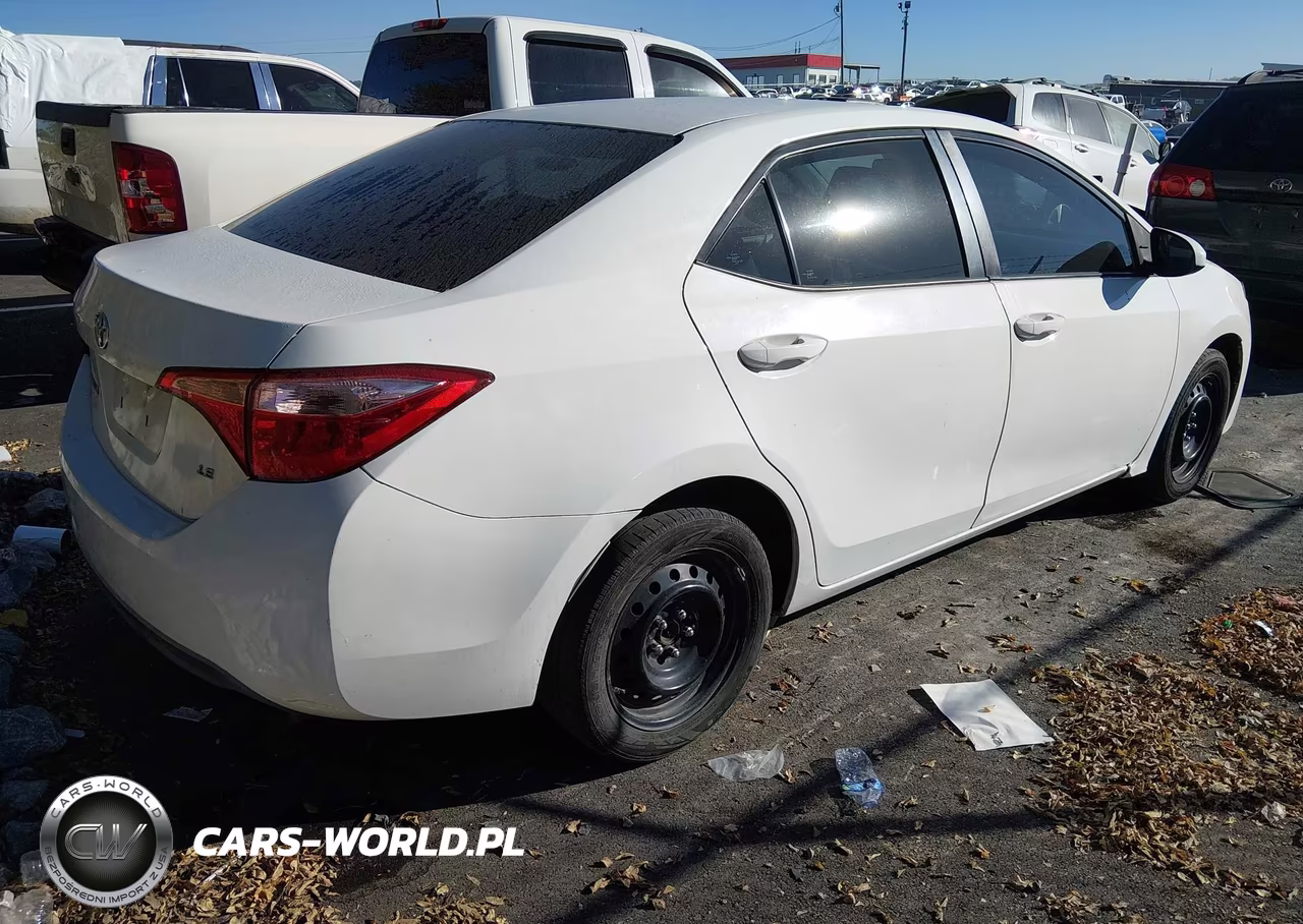 2018 Toyota Corolla Le VIN:5YFBURHE7JP803025 - 4