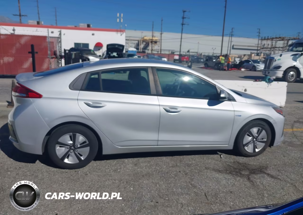 2018 Hyundai Ioniq Blue VIN:KMHC65LC5JU099922 - 15