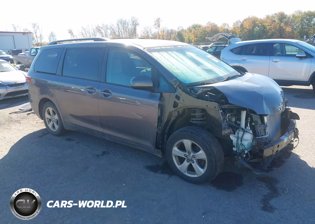 2015 Toyota Sienna Le 8 Passenger