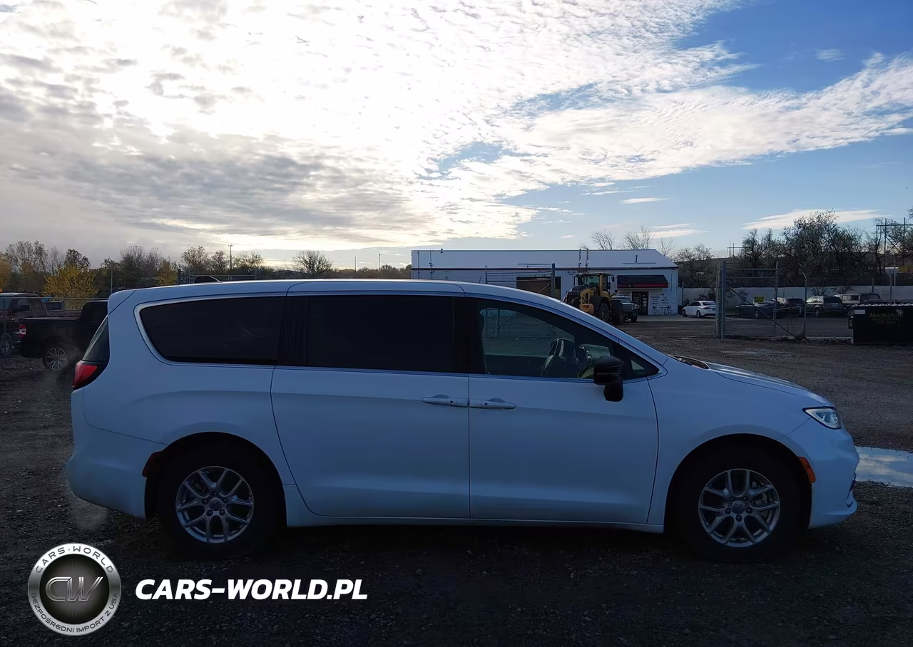 2025 Chrysler Pacifica Select VIN:2C4RC1BG4SR541060 - 13