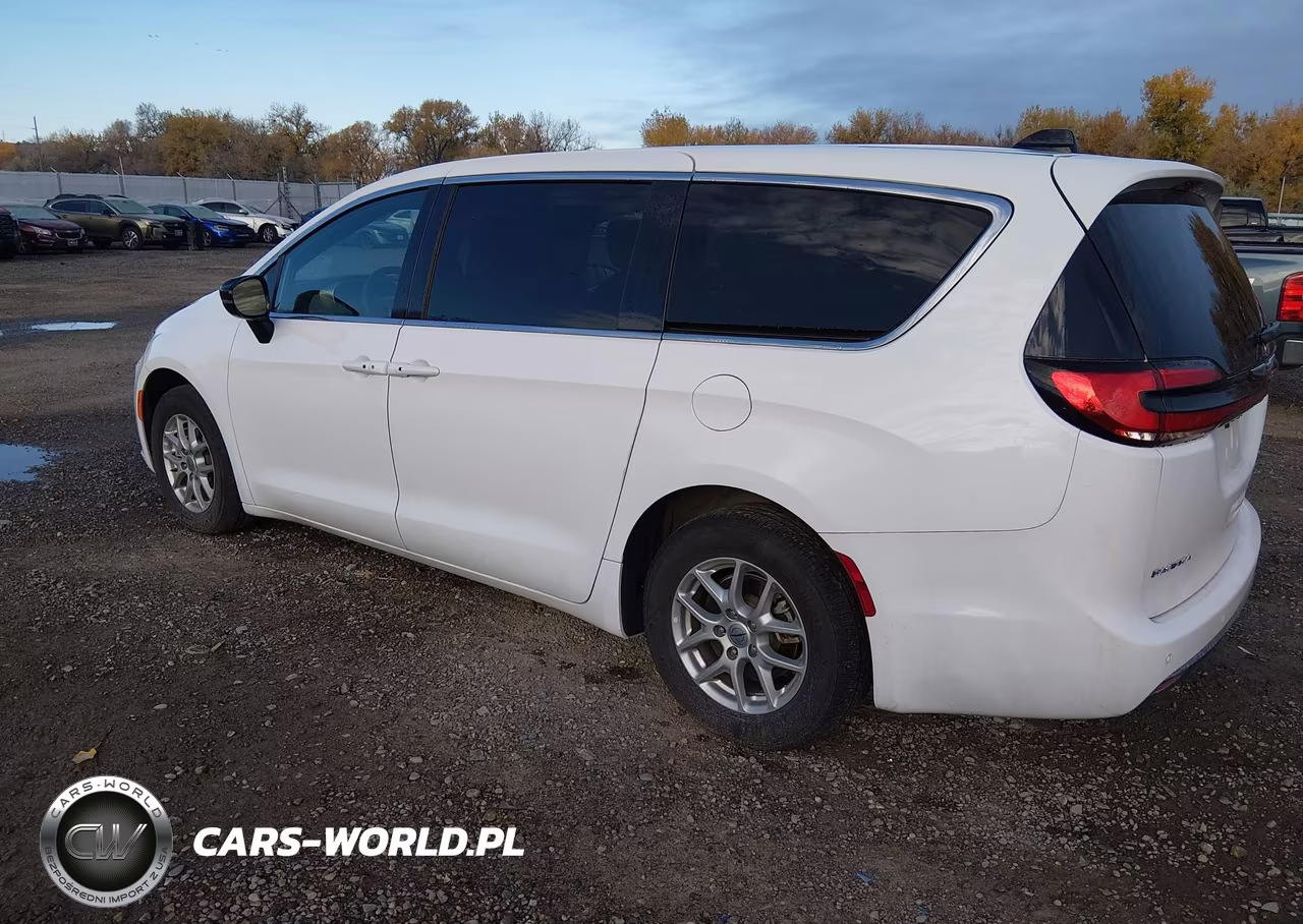 2025 Chrysler Pacifica Select VIN:2C4RC1BG4SR541060 - 3