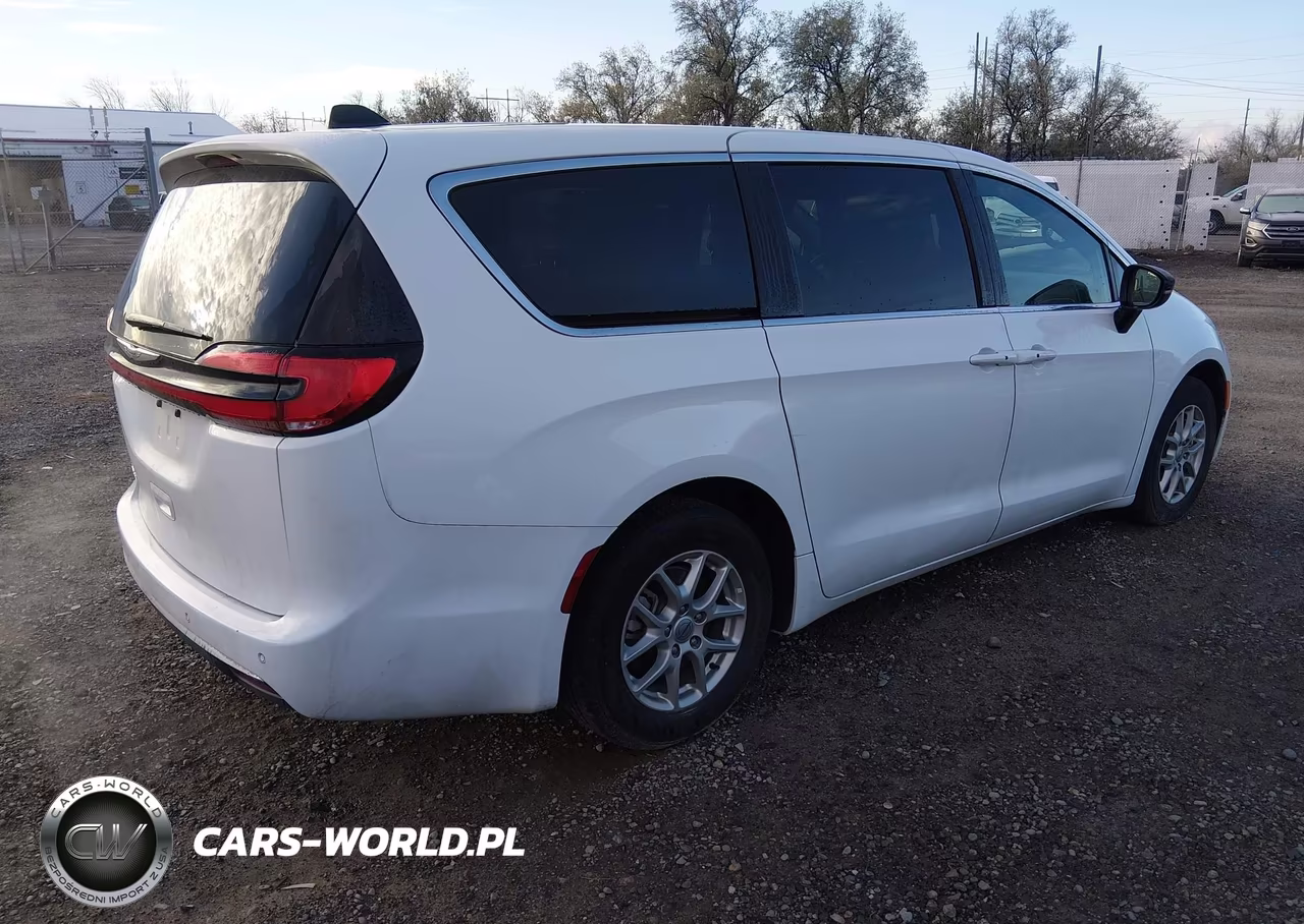 2025 Chrysler Pacifica Select VIN:2C4RC1BG4SR541060 - 4