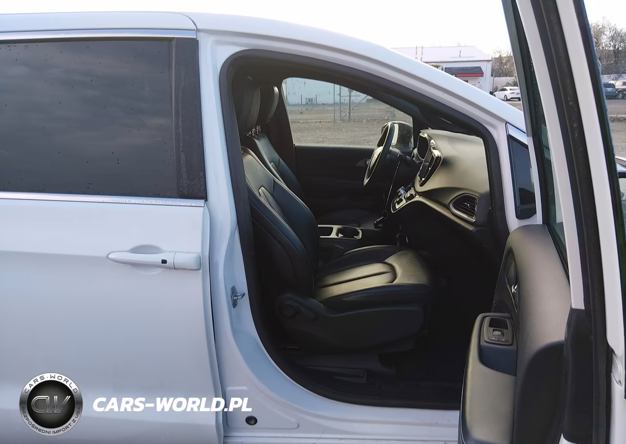 2025 Chrysler Pacifica Select VIN:2C4RC1BG4SR541060 - 5