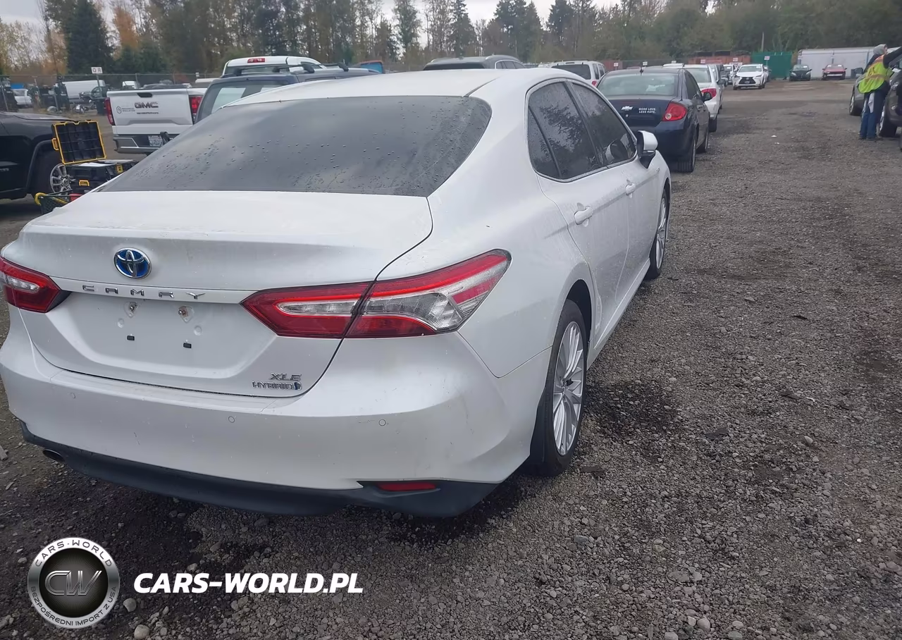 2018 Toyota Camry Hybrid Xle VIN:4T1B21HK2JU008072 - 4