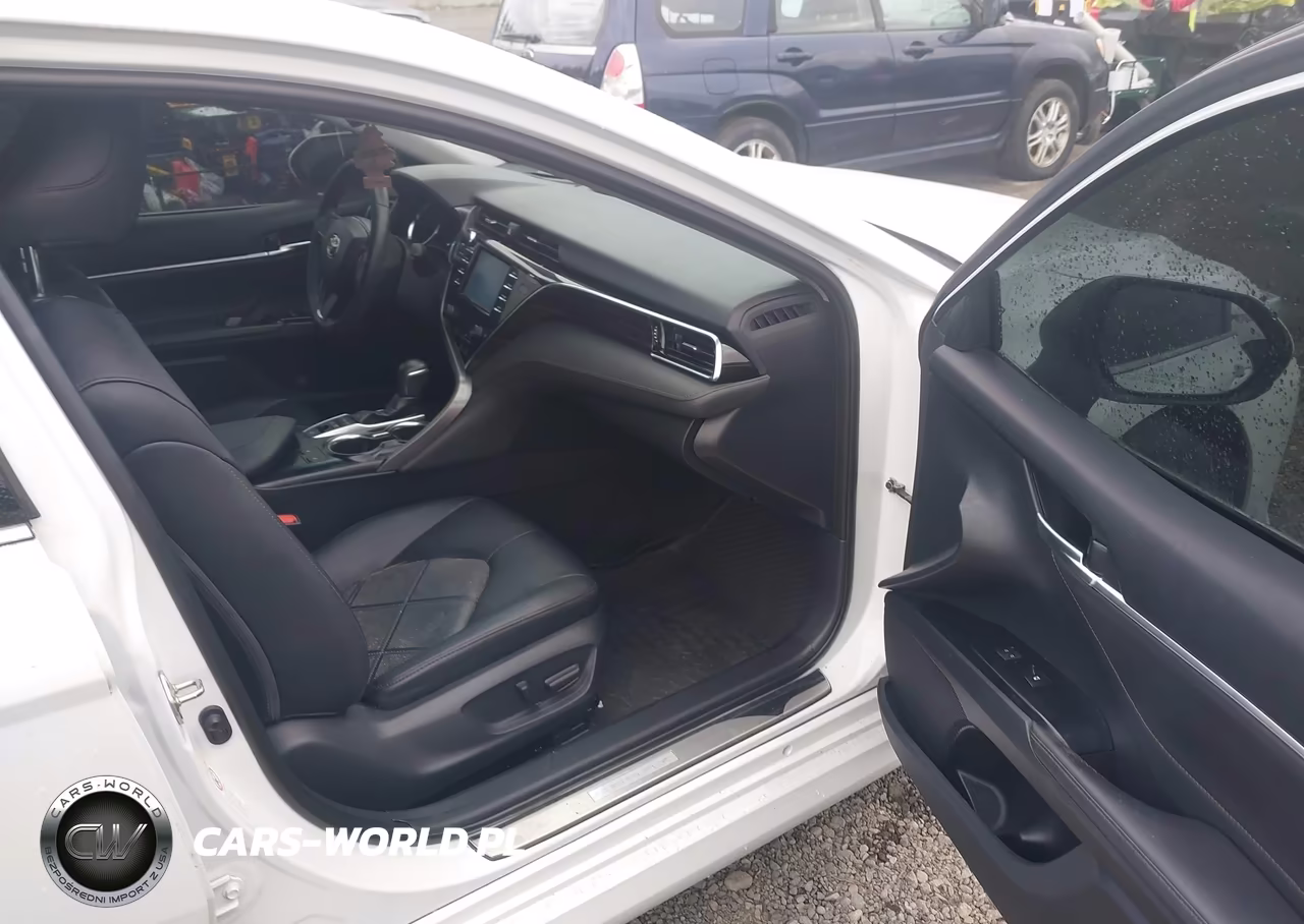 2018 Toyota Camry Hybrid Xle VIN:4T1B21HK2JU008072 - 5