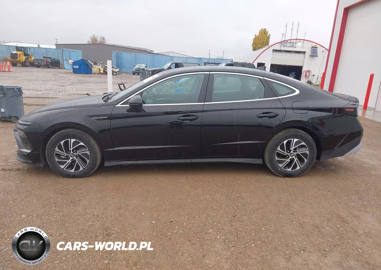 2026 Hyundai Sonata Hybrid Blue VIN:KMHL24JJ1TA167127 - 14