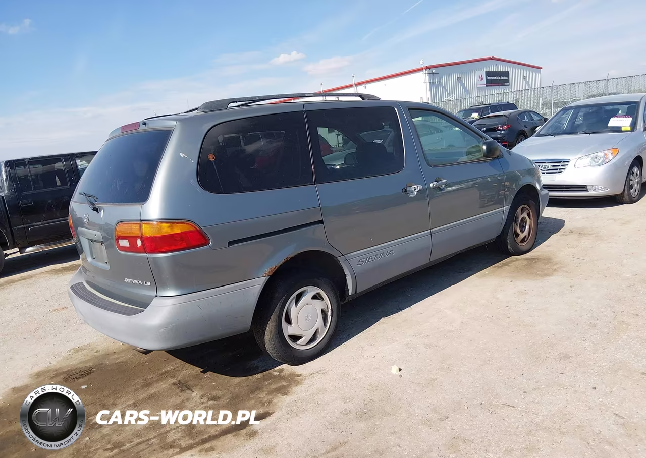 1999 Toyota Sienna Le VIN:4T3ZF13C3XU159618 - 4