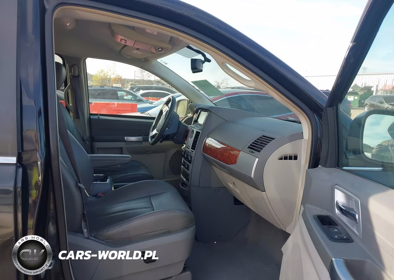 2008 Chrysler Town & Country Touring VIN:2A8HR54P98R838812 - 5