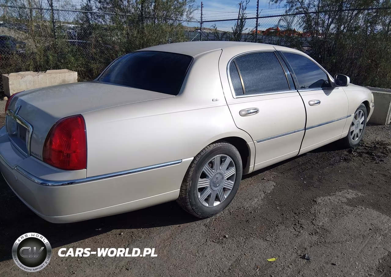 2003 Lincoln Town Car Cartier VIN:1LNHM83W93Y644300 - 4