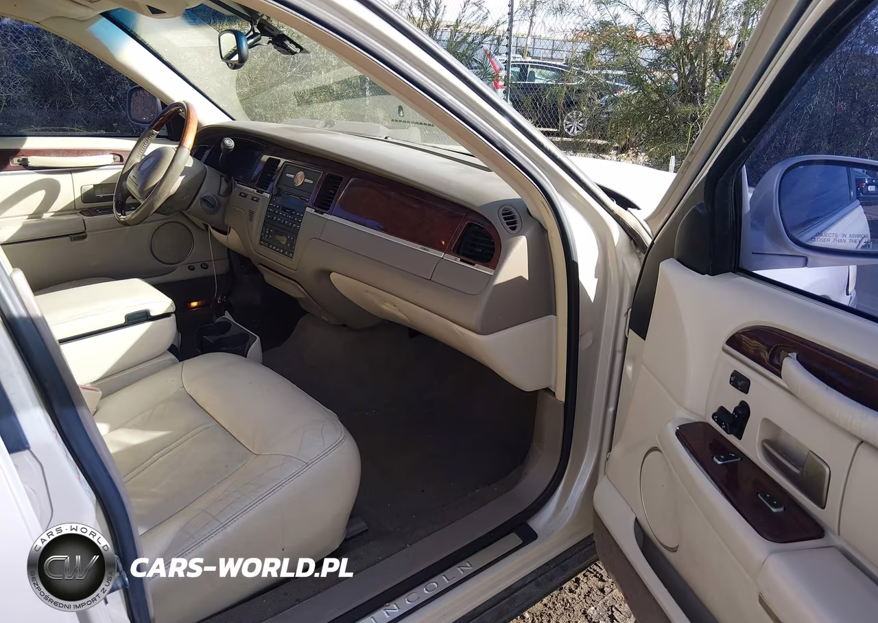 2003 Lincoln Town Car Cartier VIN:1LNHM83W93Y644300 - 5