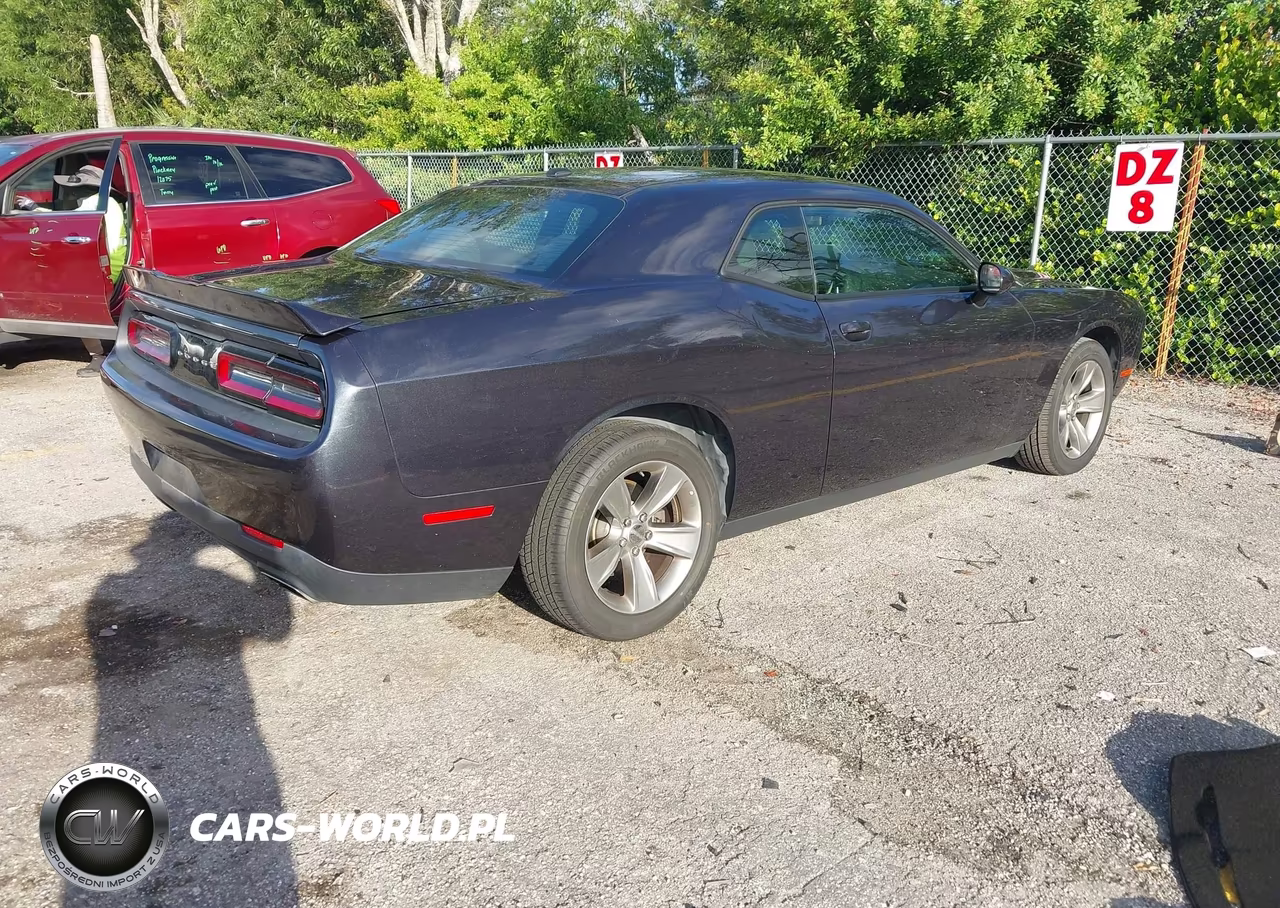 2019 Dodge Challenger Sxt VIN:2C3CDZAG6KH560545 - 4