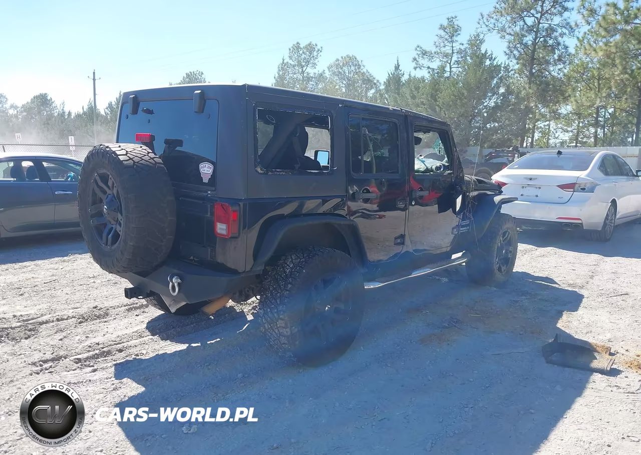 2013 Jeep Wrangler Unlimited Sport VIN:1C4HJWDG0DL538390 - 4