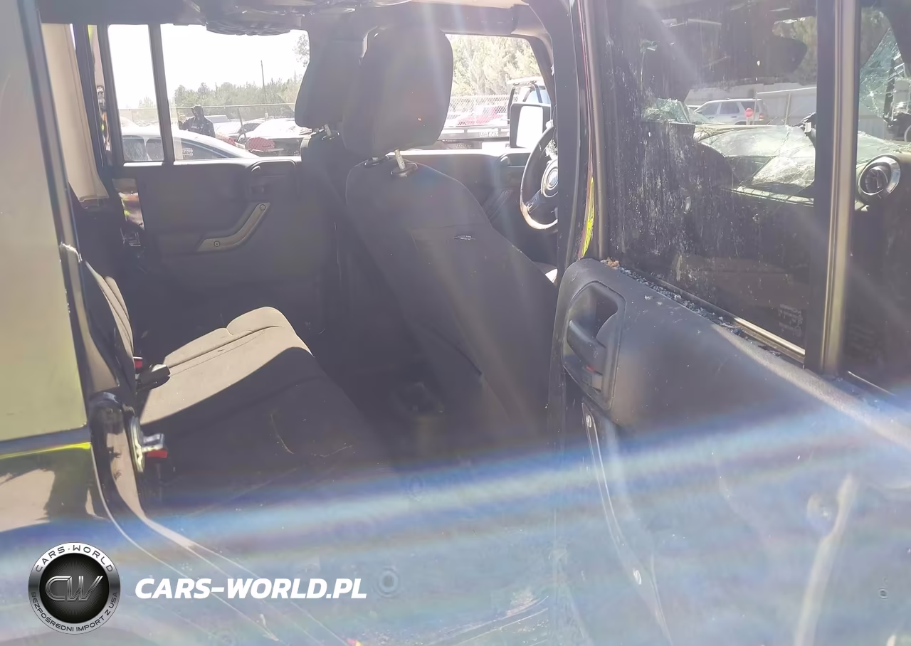 2013 Jeep Wrangler Unlimited Sport VIN:1C4HJWDG0DL538390 - 8