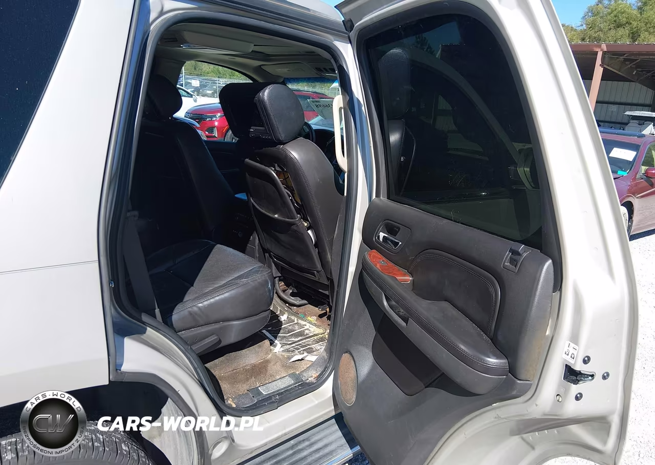 2007 Cadillac Escalade Standard VIN:1GYEC63847R298666 - 8