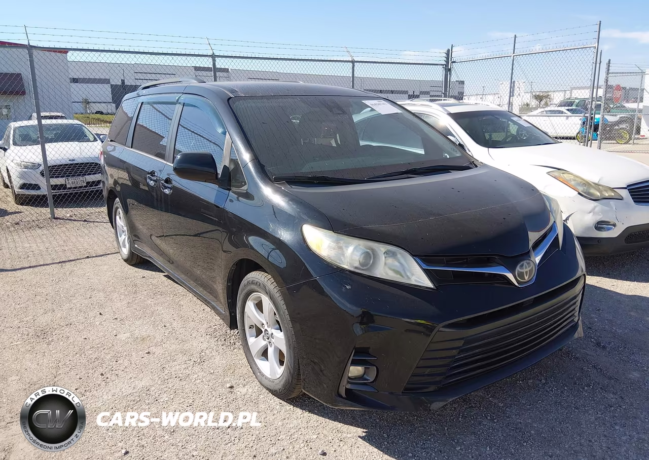 2018 Toyota Sienna Le VIN:5TDKZ3DC7JS959852 - 1