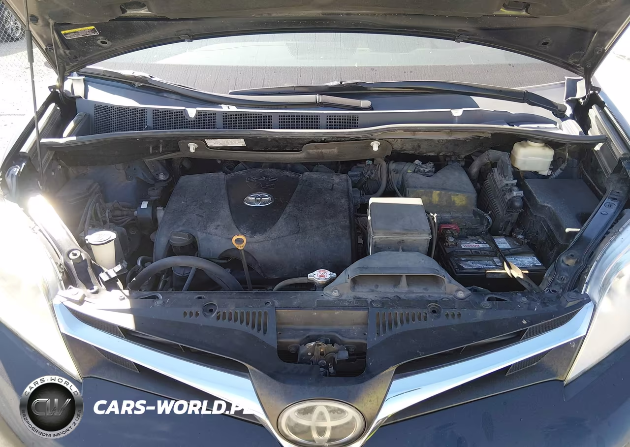 2018 Toyota Sienna Le VIN:5TDKZ3DC7JS959852 - 10