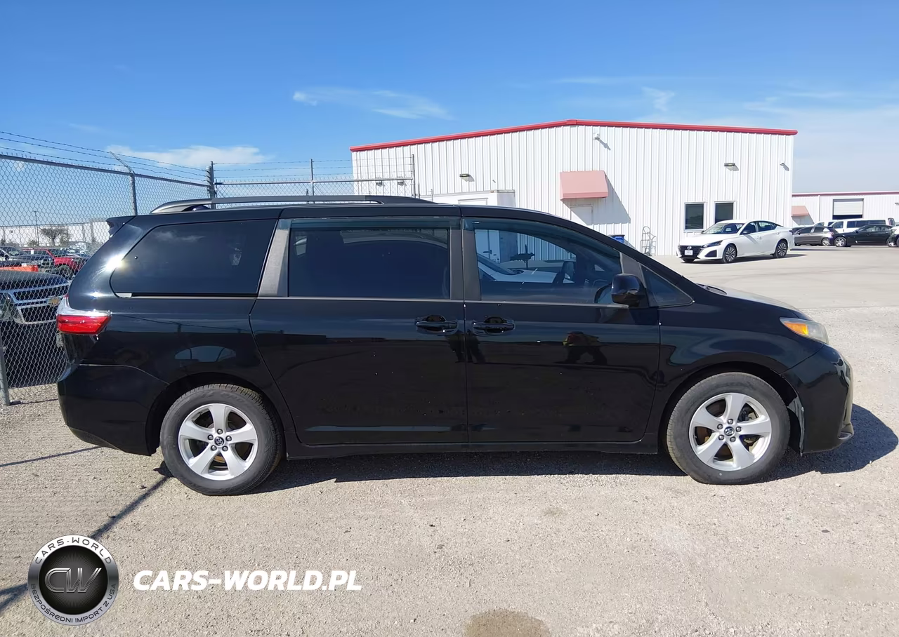 2018 Toyota Sienna Le VIN:5TDKZ3DC7JS959852 - 13