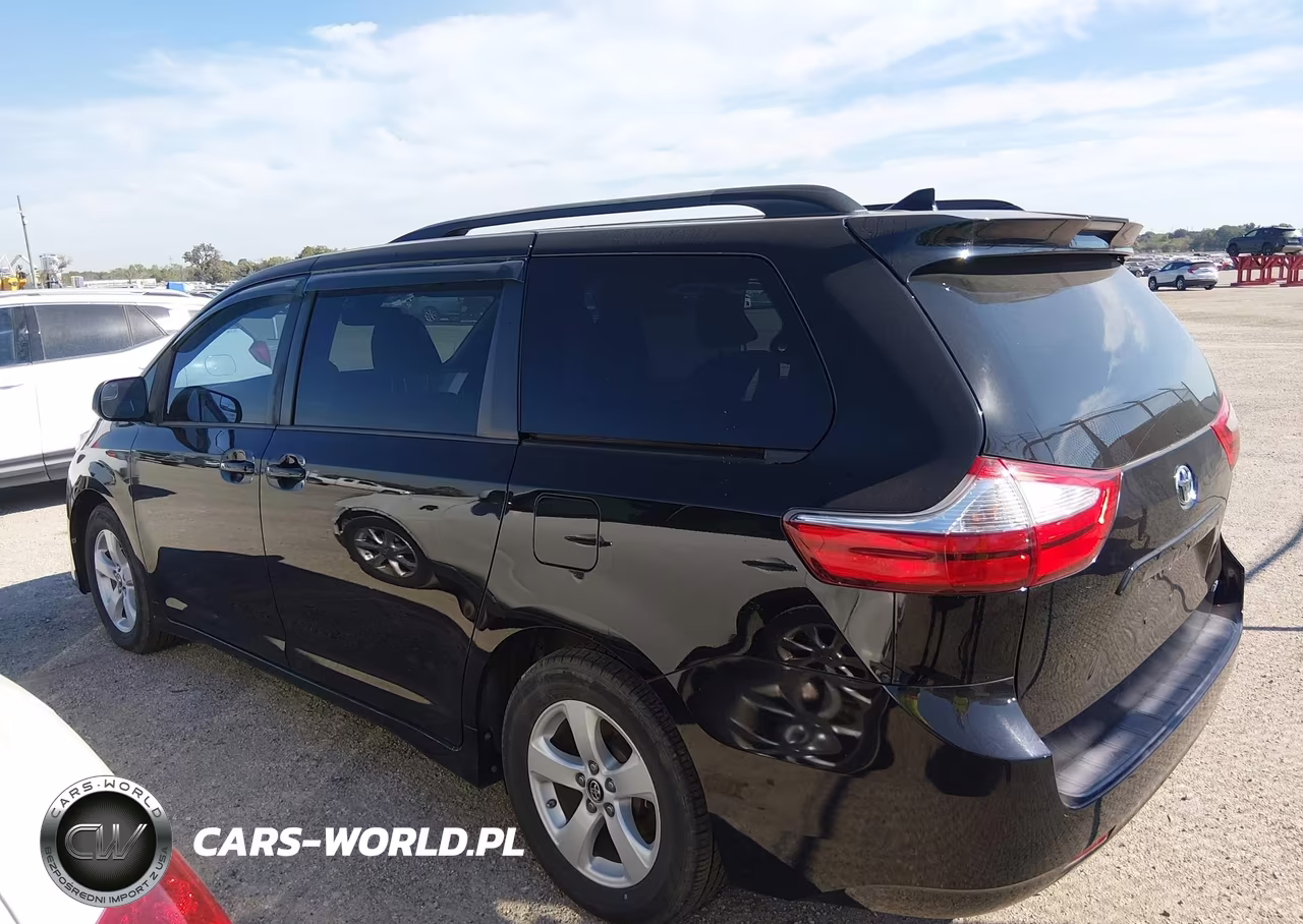 2018 Toyota Sienna Le VIN:5TDKZ3DC7JS959852 - 14