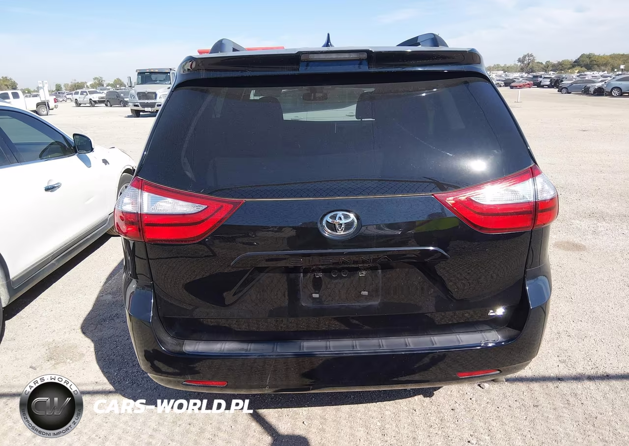 2018 Toyota Sienna Le VIN:5TDKZ3DC7JS959852 - 16