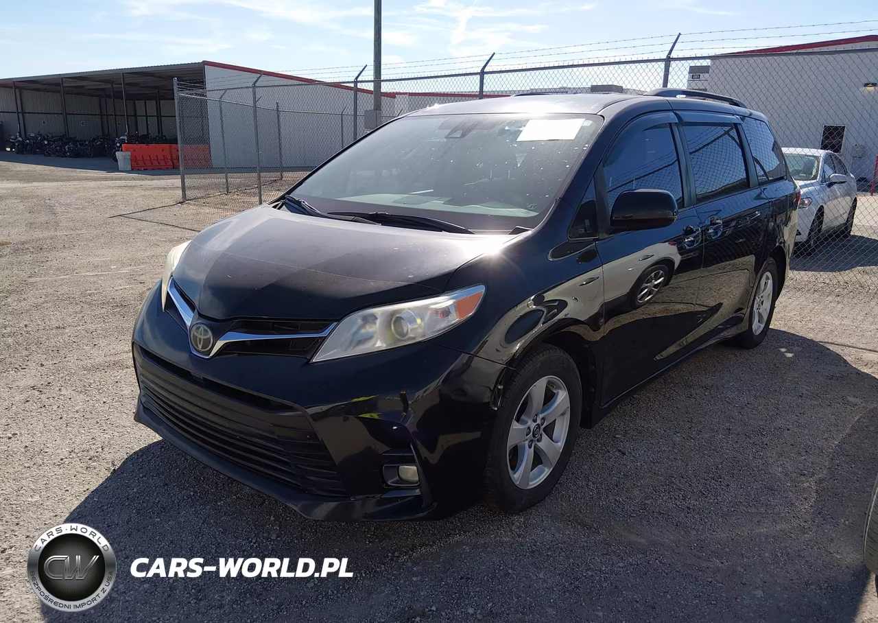 2018 Toyota Sienna Le VIN:5TDKZ3DC7JS959852 - 2