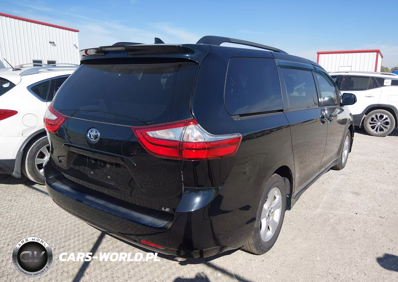 2018 Toyota Sienna Le VIN:5TDKZ3DC7JS959852 - 4