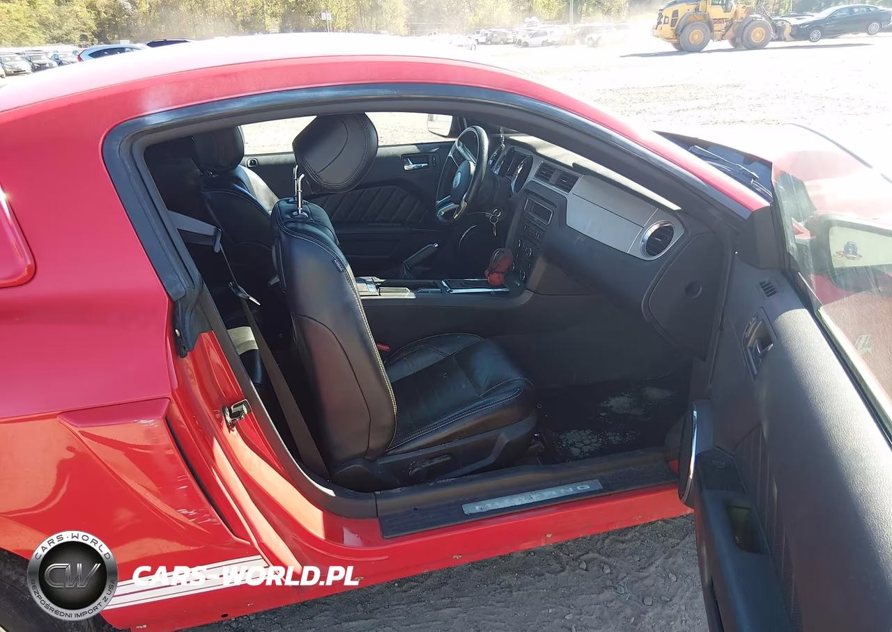 2014 Ford Mustang V6 Premium VIN:1ZVBP8AM6E5248975 - 5