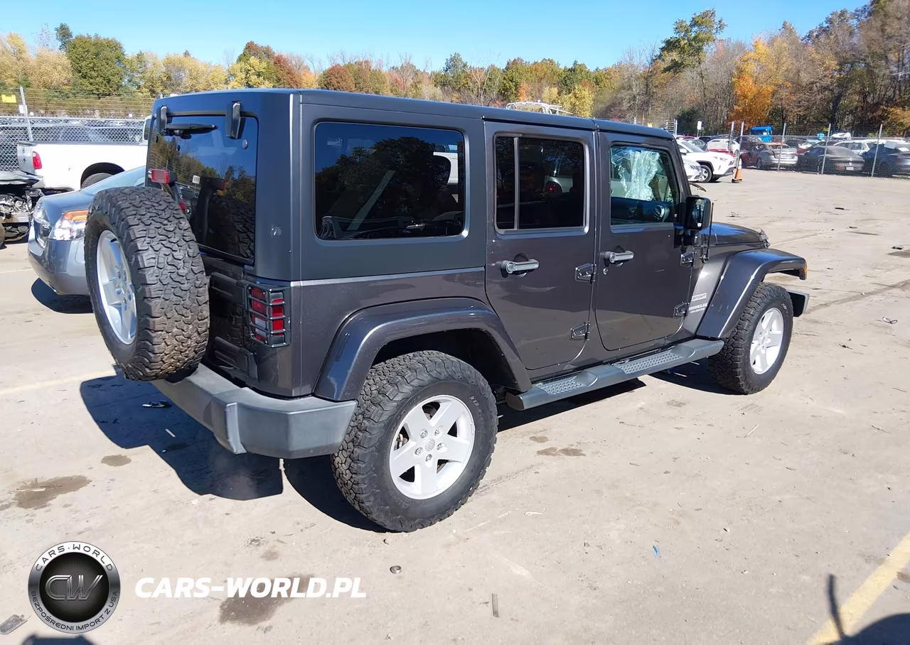 2017 Jeep Wrangler Unlimited Sport 4X4 VIN:1C4BJWDG8HL754483 - 4