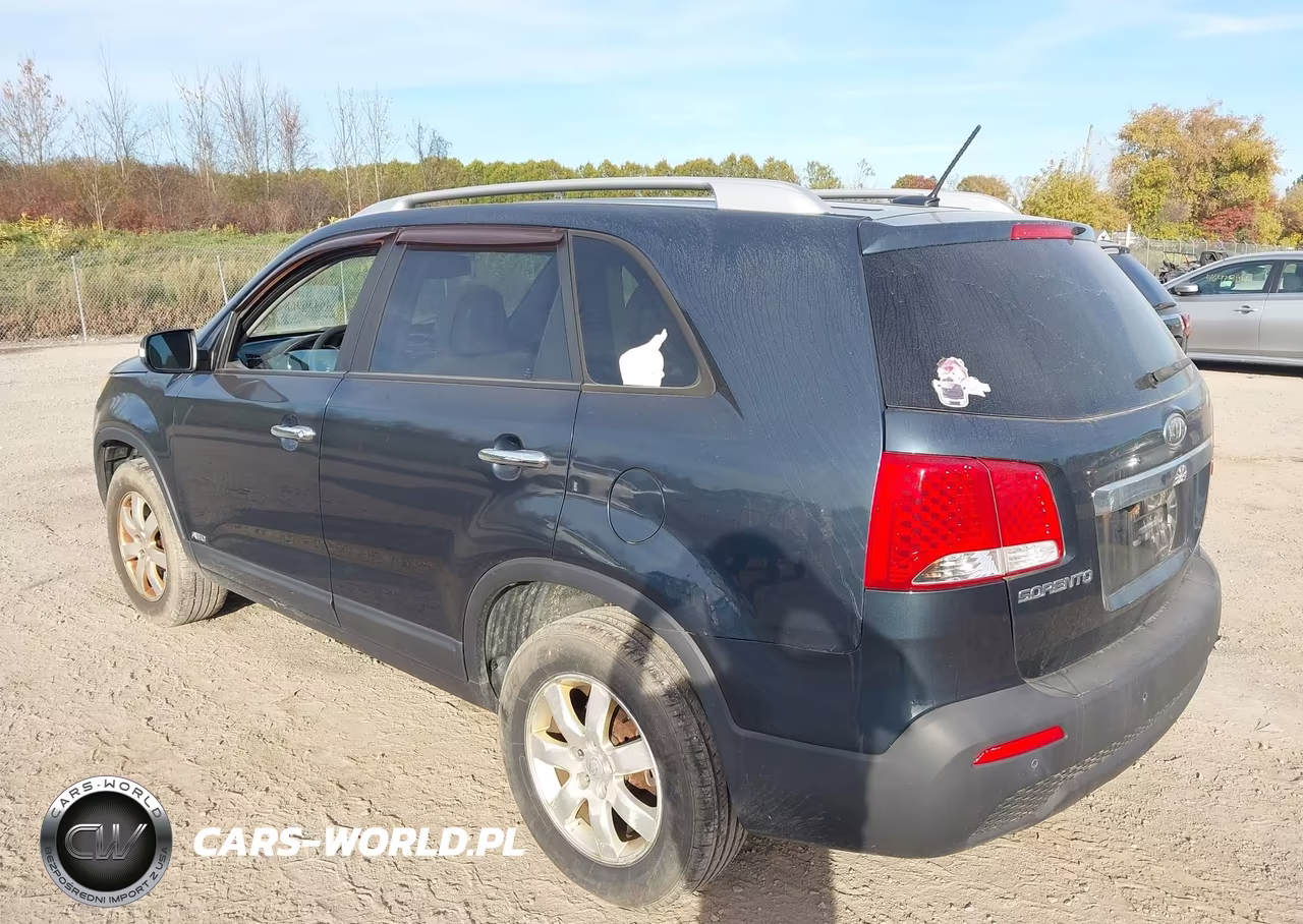 2011 Kia Sorento Lx VIN:5XYKTCA11BG099174 - 3