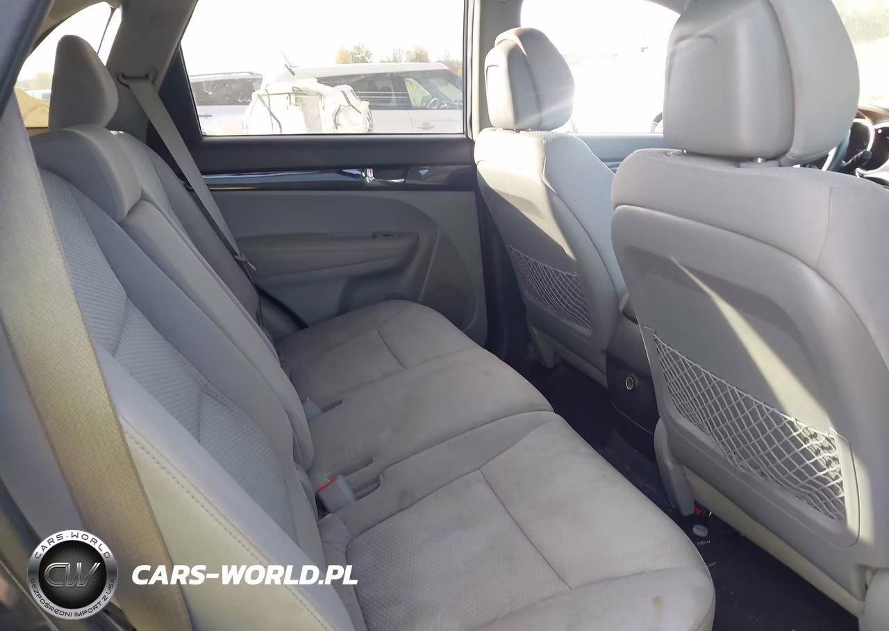 2011 Kia Sorento Lx VIN:5XYKTCA11BG099174 - 8