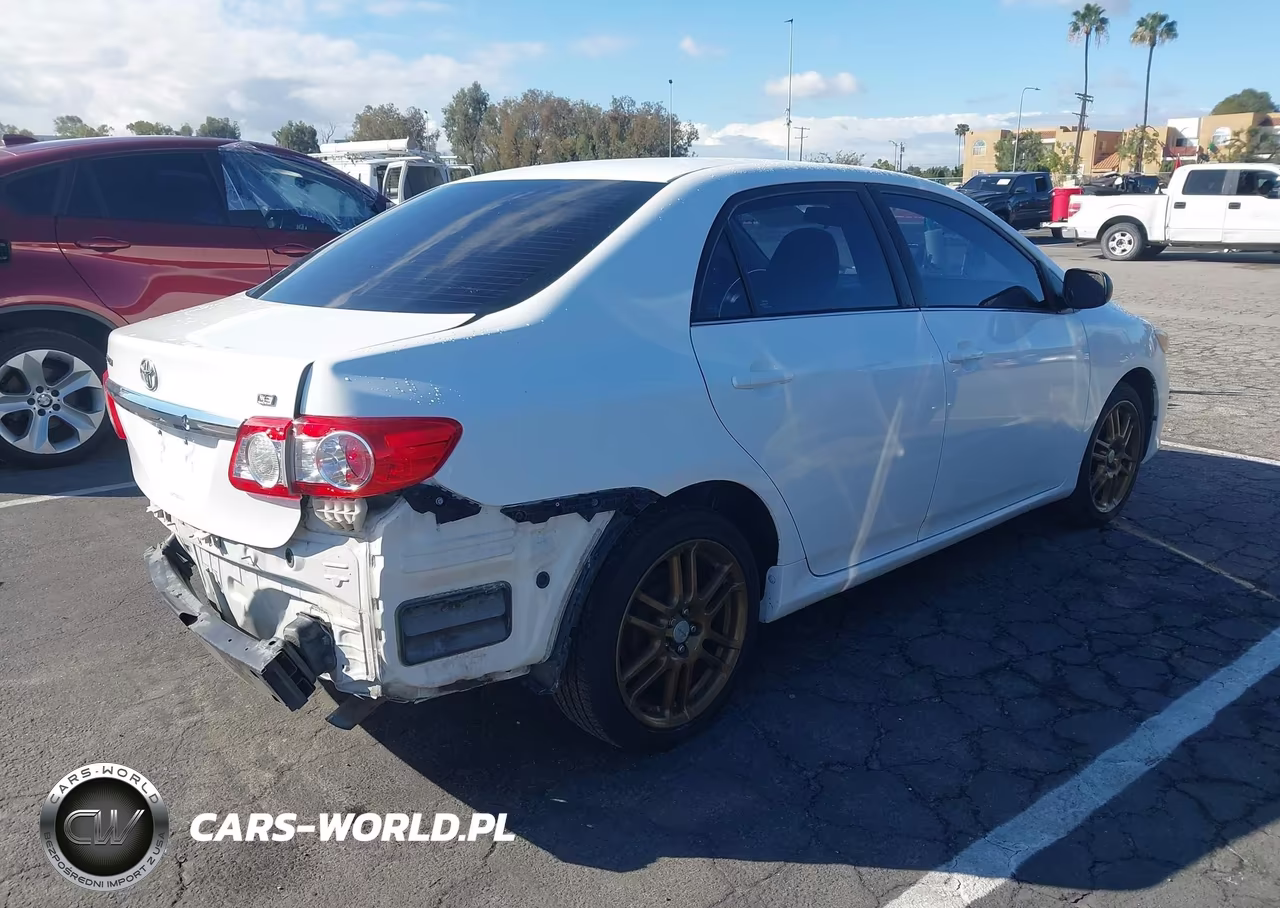 2013 Toyota Corolla Le VIN:5YFBU4EE2DP091180 - 4