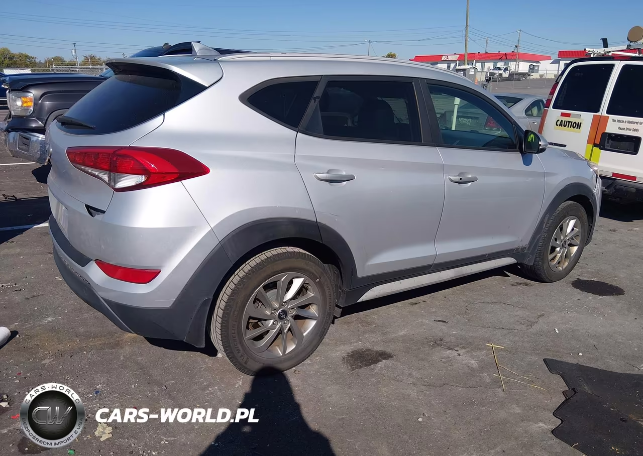 2017 Hyundai Tucson Se Plus VIN:KM8J33A44HU516375 - 4