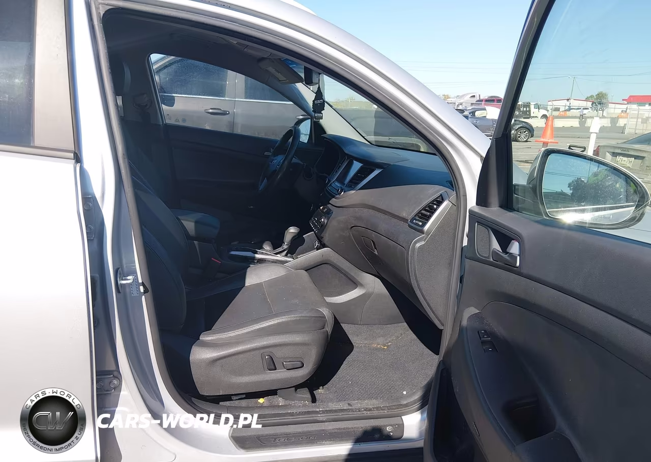 2017 Hyundai Tucson Se Plus VIN:KM8J33A44HU516375 - 5