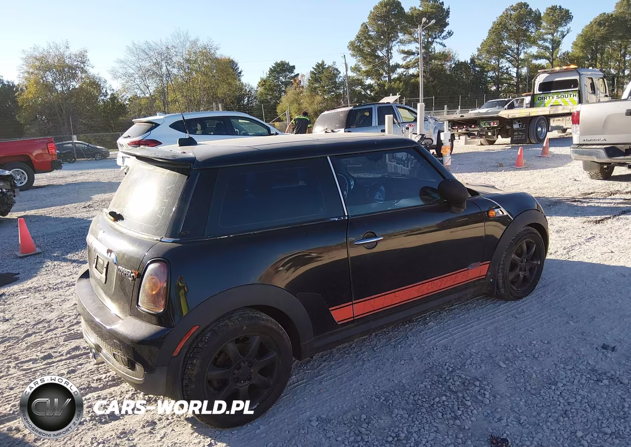 2009 Mini Cooper S VIN:WMWMF73549TT97284 - 4