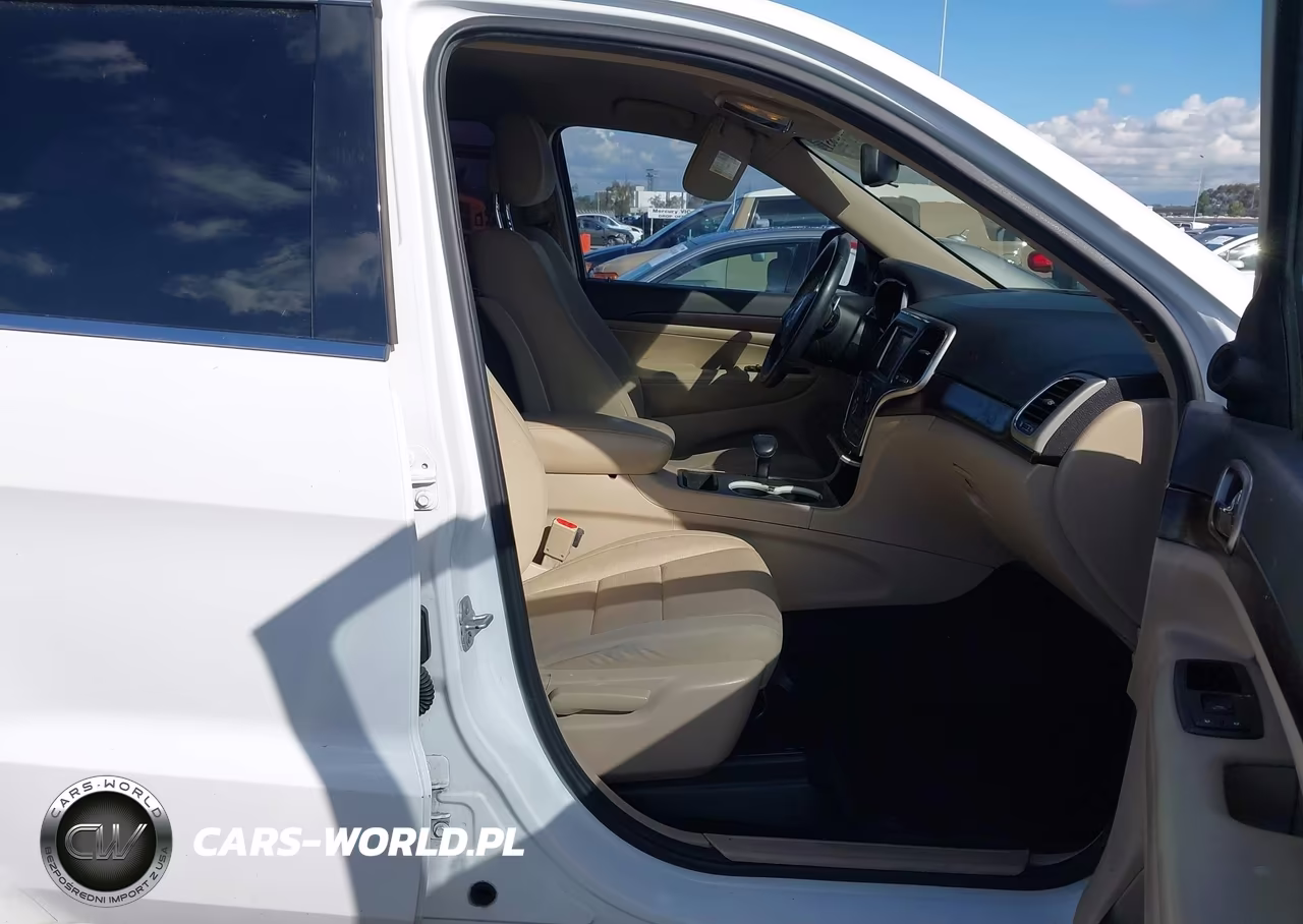 2014 Jeep Grand Cherokee Laredo VIN:1C4RJFAG3EC210732 - 5