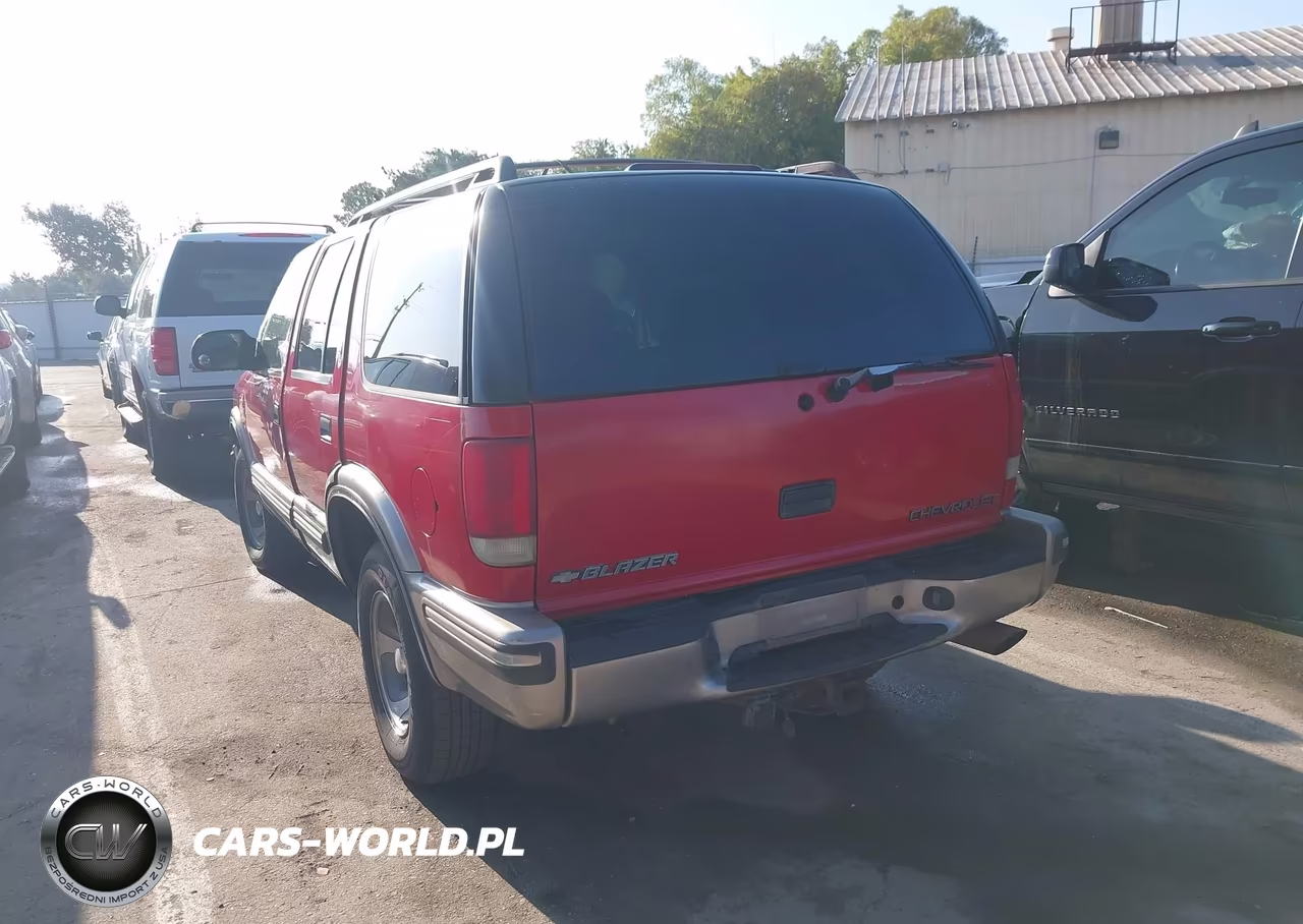 1999 Chevrolet Blazer VIN:1GNCS13W0X2111831 - 3
