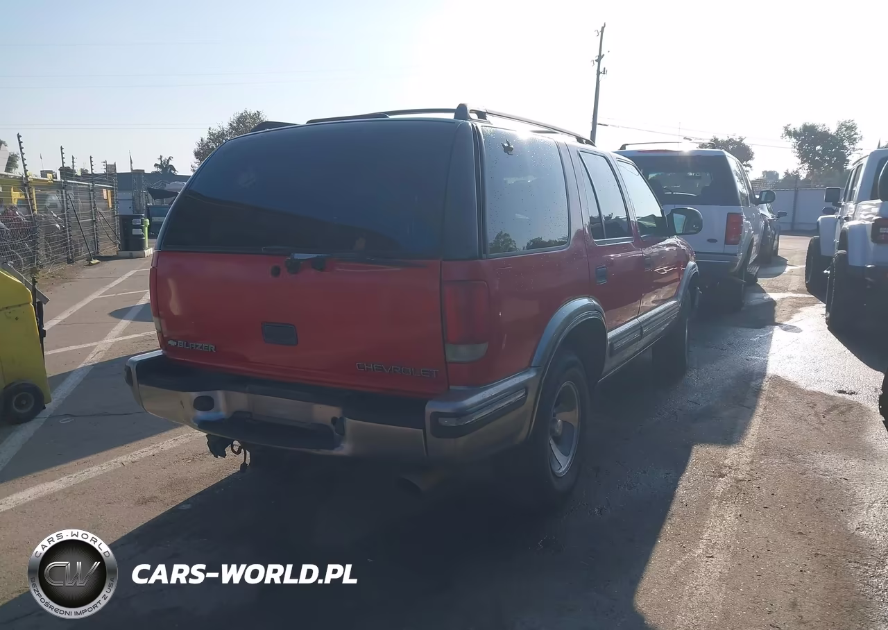 1999 Chevrolet Blazer VIN:1GNCS13W0X2111831 - 4