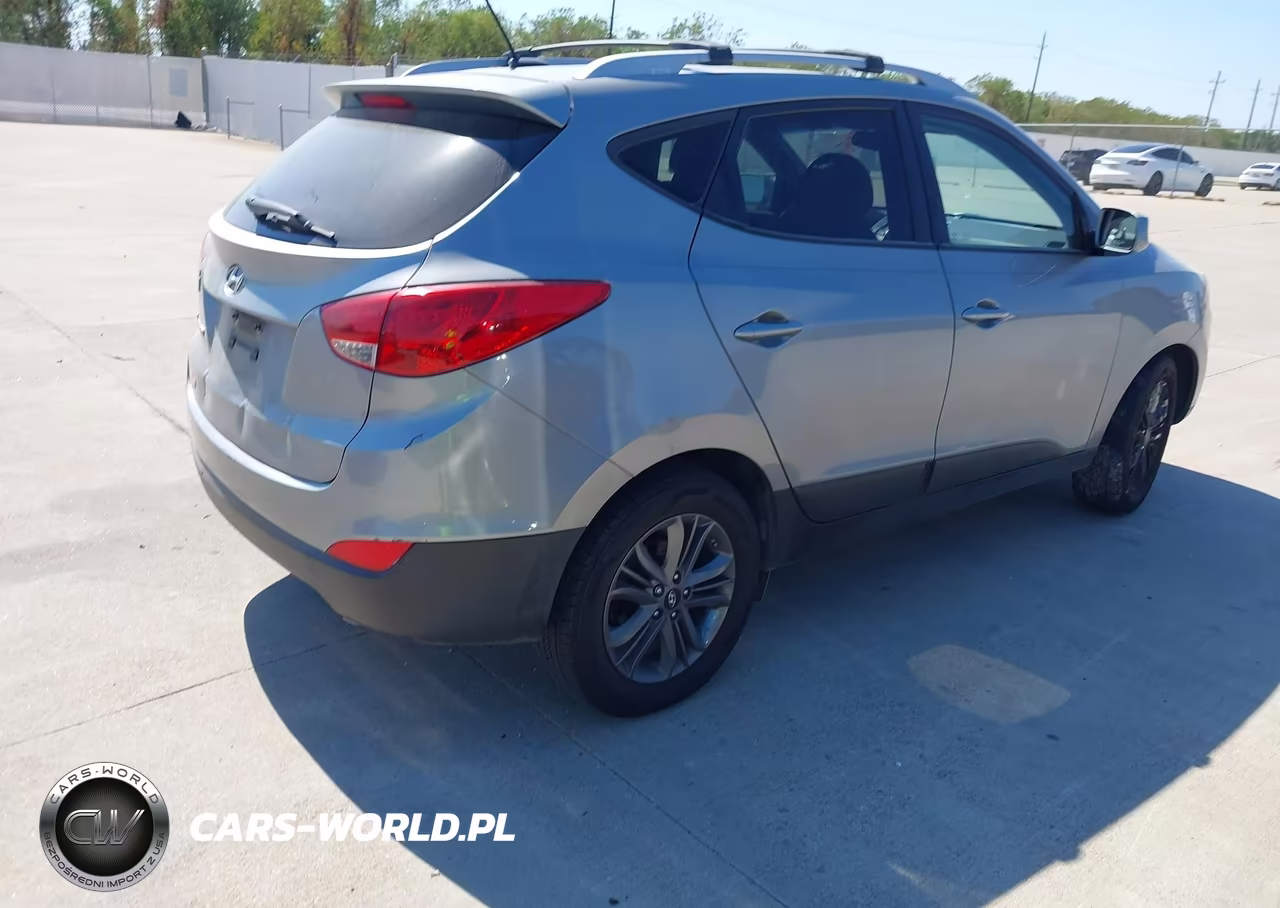 2015 Hyundai Tucson Se VIN:KM8JU3AG9FU108653 - 4