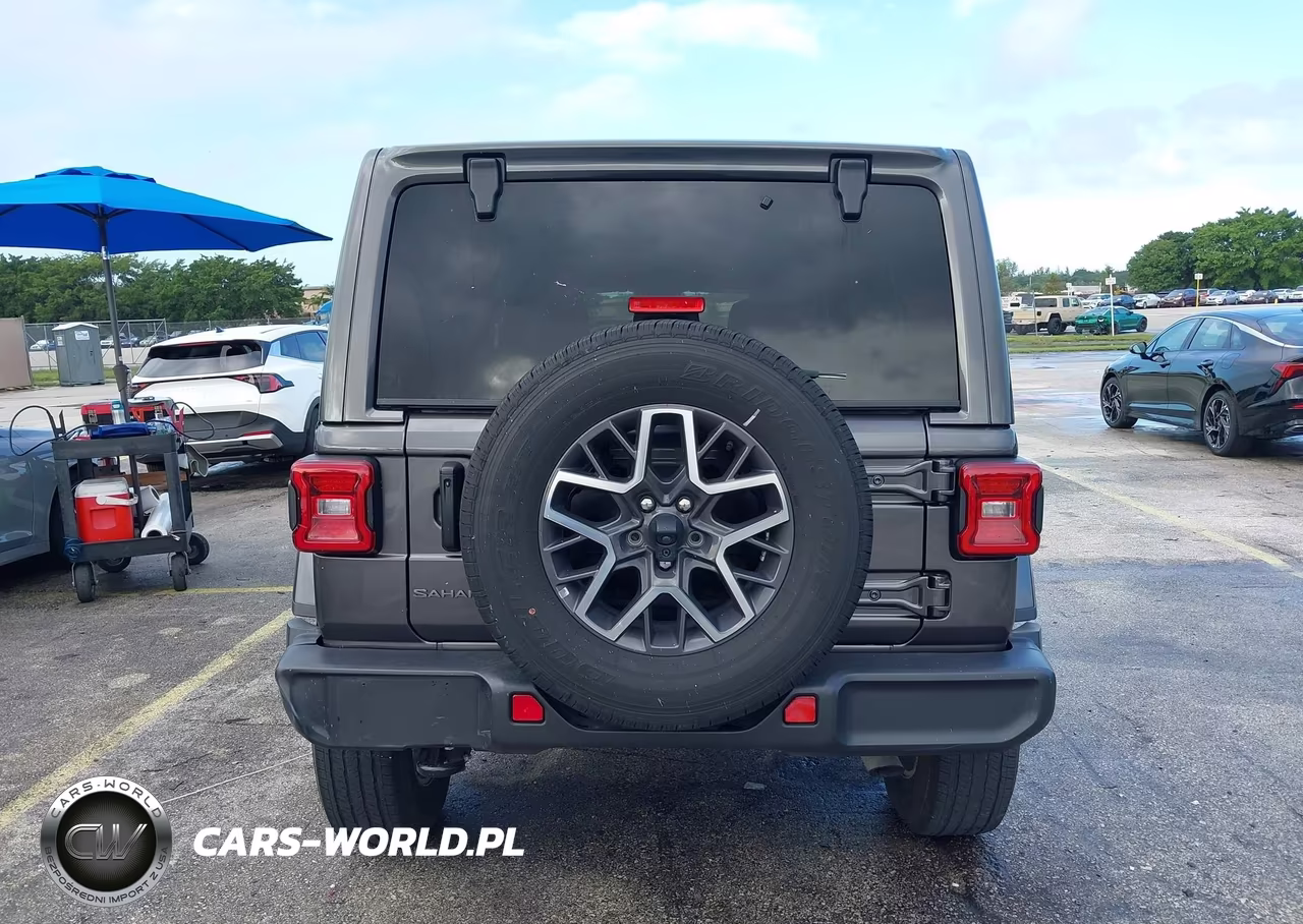 2025 Jeep Wrangler 4-Door Sahara 4X4 VIN:1C4PJXEN3SW592289 - 17