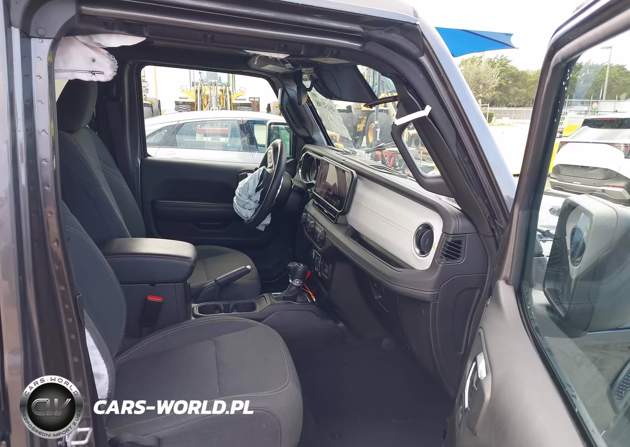 2025 Jeep Wrangler 4-Door Sahara 4X4 VIN:1C4PJXEN3SW592289 - 5
