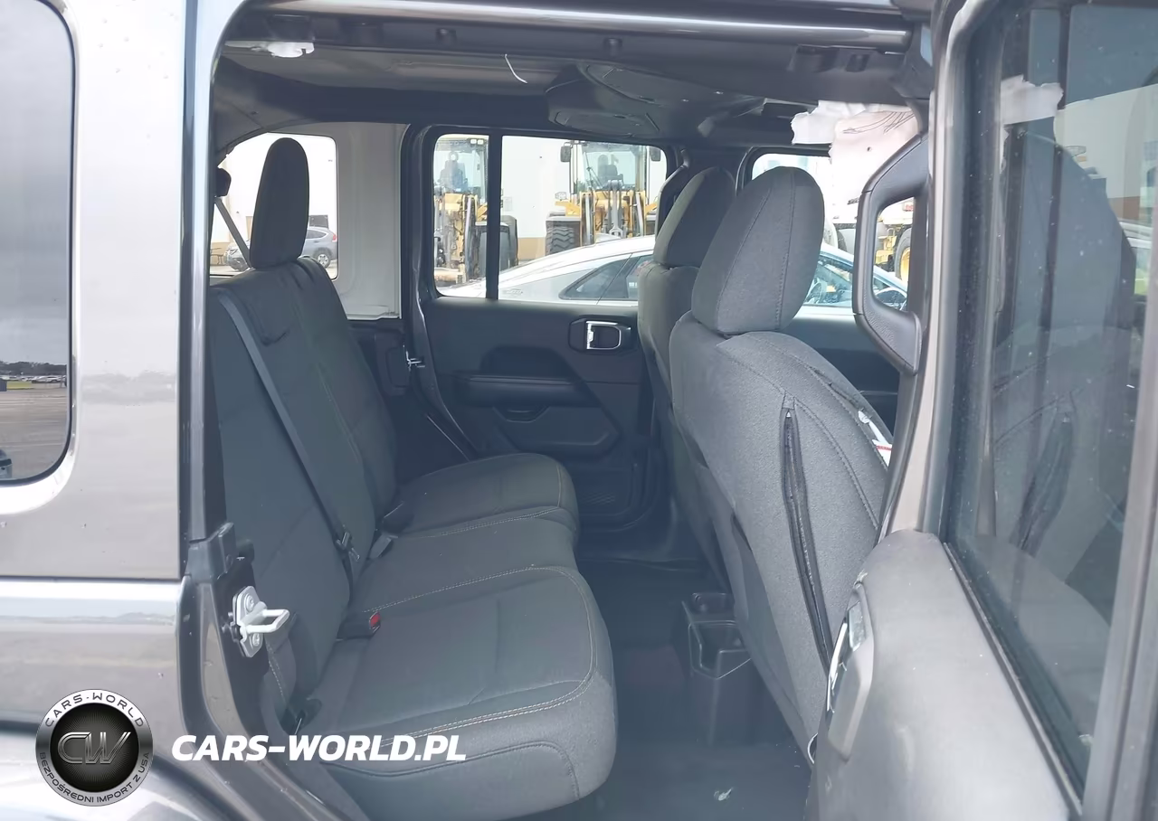 2025 Jeep Wrangler 4-Door Sahara 4X4 VIN:1C4PJXEN3SW592289 - 8