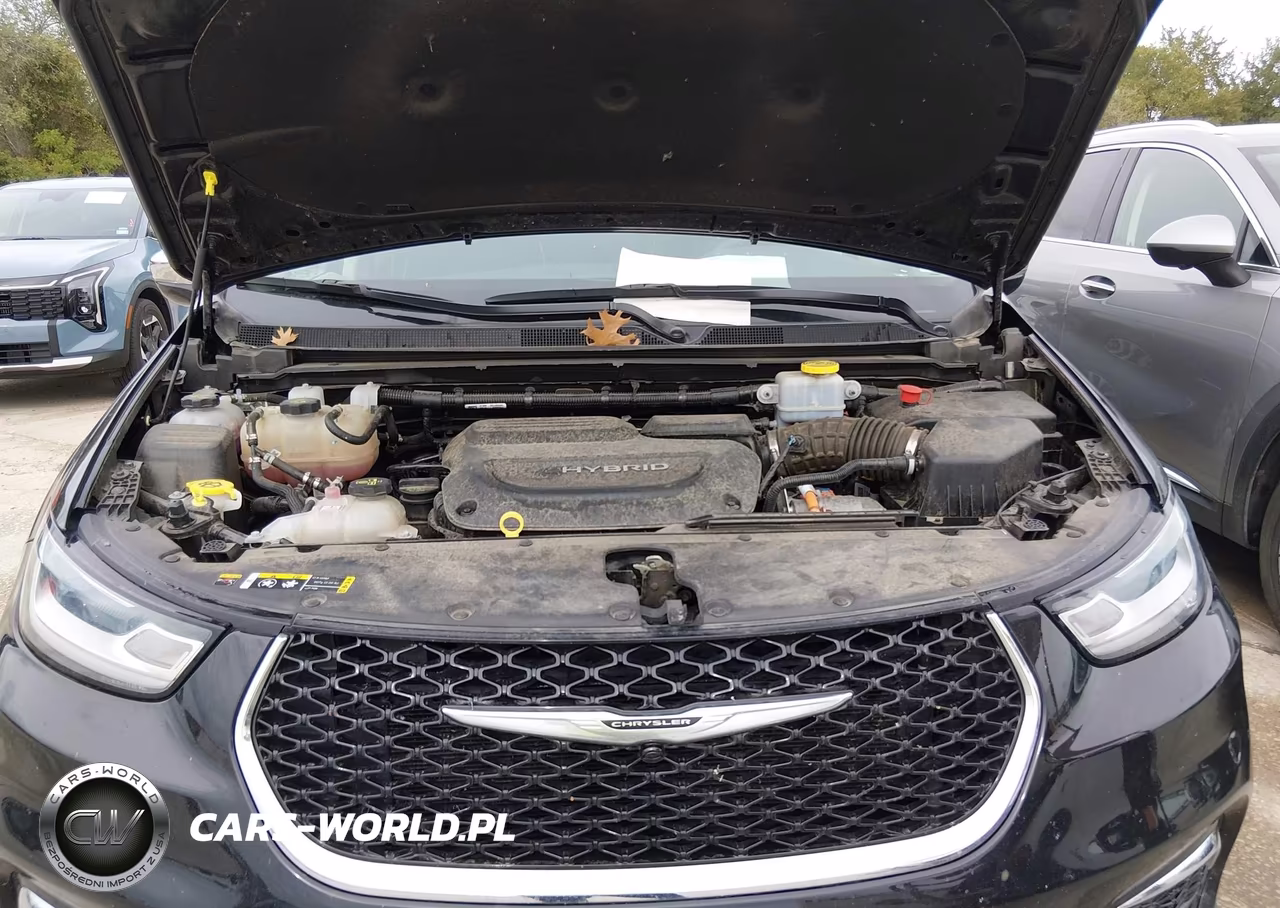 2023 Chrysler Pacifica Hybrid Limited VIN:2C4RC1S7XPR630526 - 10
