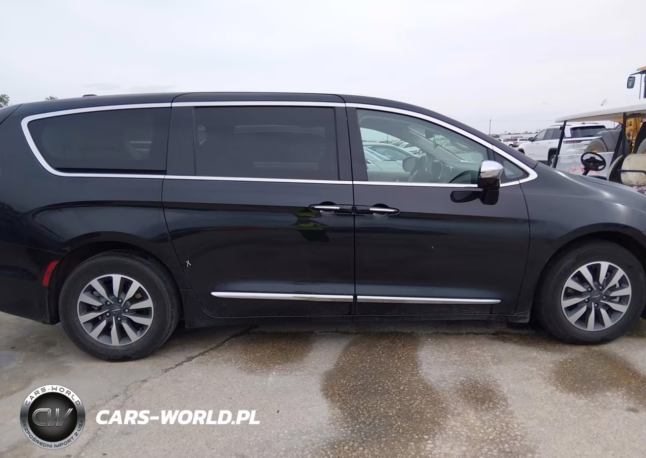 2023 Chrysler Pacifica Hybrid Limited VIN:2C4RC1S7XPR630526 - 13