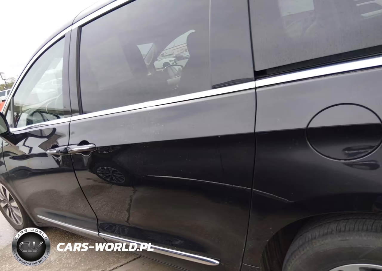 2023 Chrysler Pacifica Hybrid Limited VIN:2C4RC1S7XPR630526 - 14