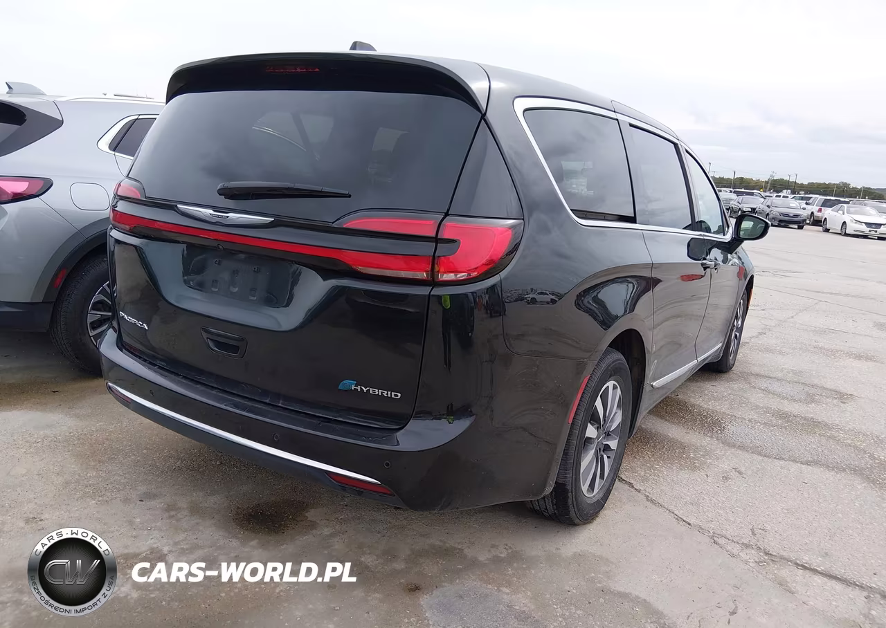 2023 Chrysler Pacifica Hybrid Limited VIN:2C4RC1S7XPR630526 - 4