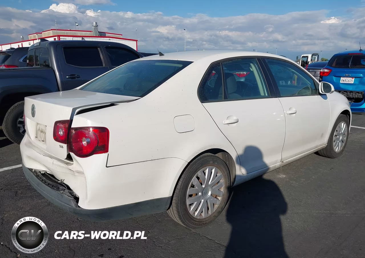 2010 Volkswagen Jetta S VIN:3VWJZ7AJ2AM086689 - 4