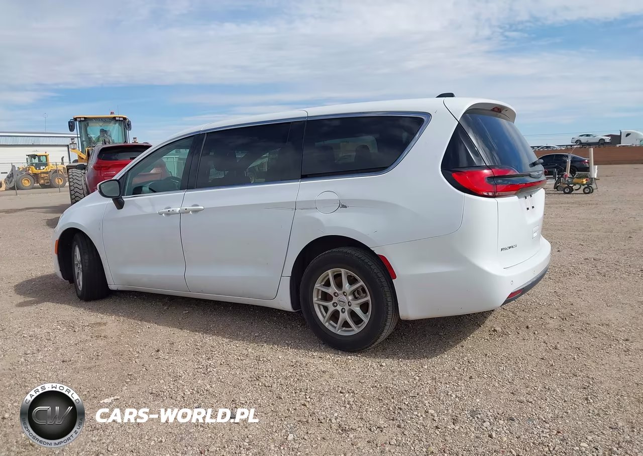 2023 Chrysler Pacifica Touring VIN:2C4RC1FGXPR598168 - 14